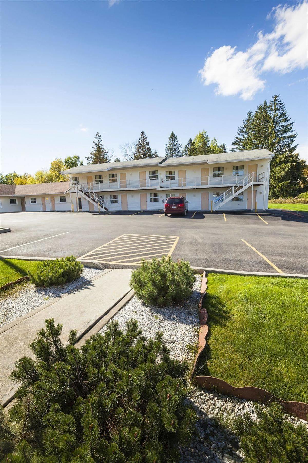 The Springwater Inn Ithaca Bagian luar foto