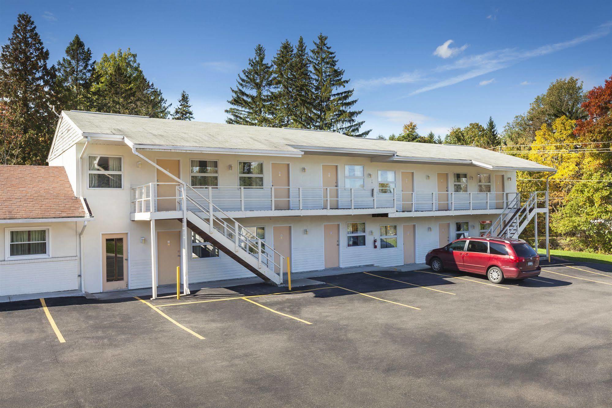 The Springwater Inn Ithaca Bagian luar foto