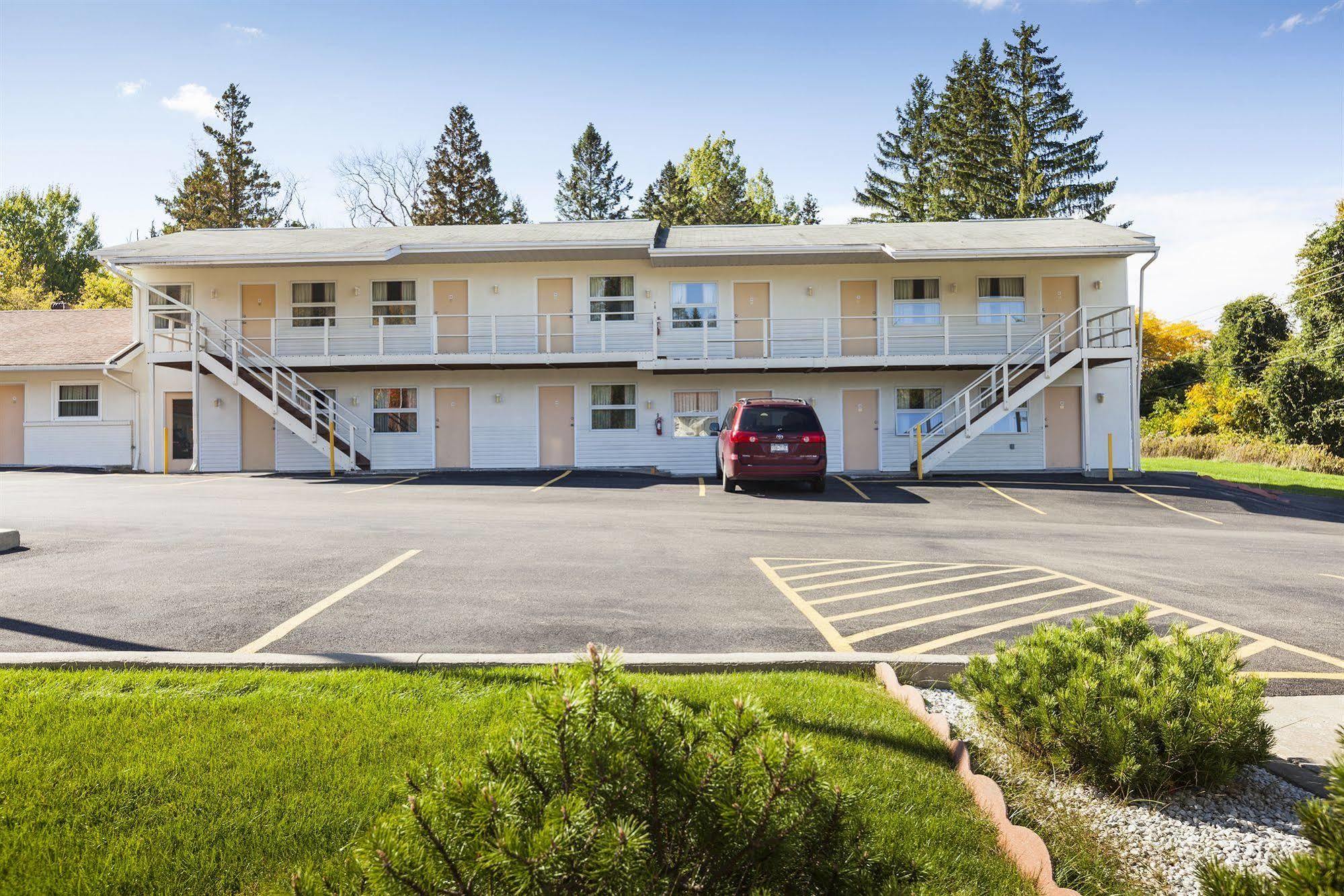 The Springwater Inn Ithaca Bagian luar foto