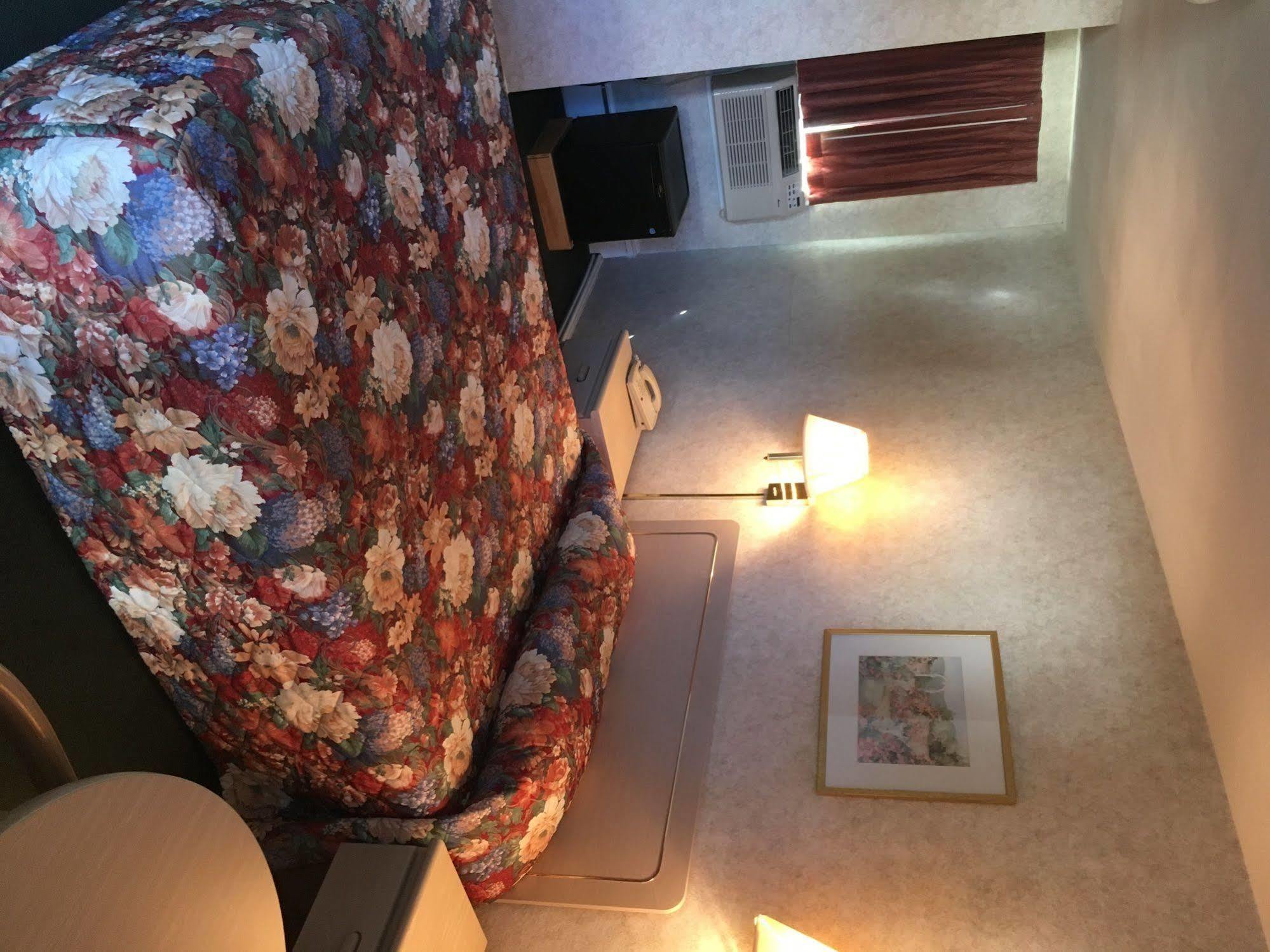 The Springwater Inn Ithaca Bagian luar foto